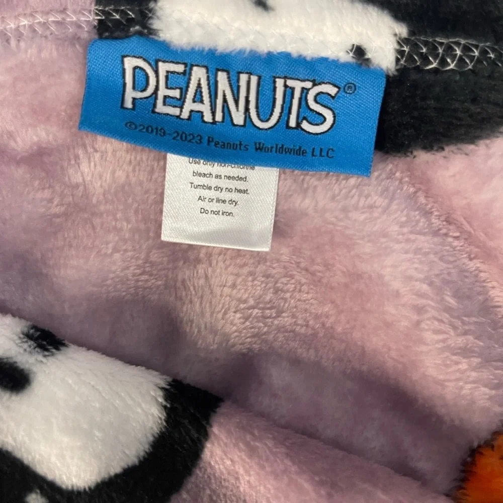 *NEW* Berkshire Peanuts Decorative Throw Blanket - Purple and Black